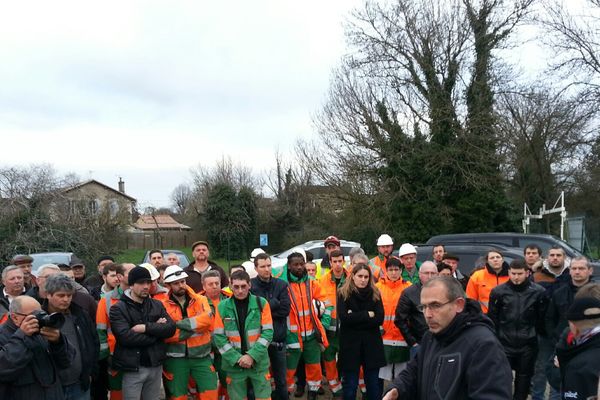 Assemblée générale sur le site de la cimenterie de La Couronne 