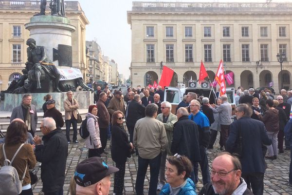 Un rassemblement était organisé place Royale ce jeudi matin à Reims.