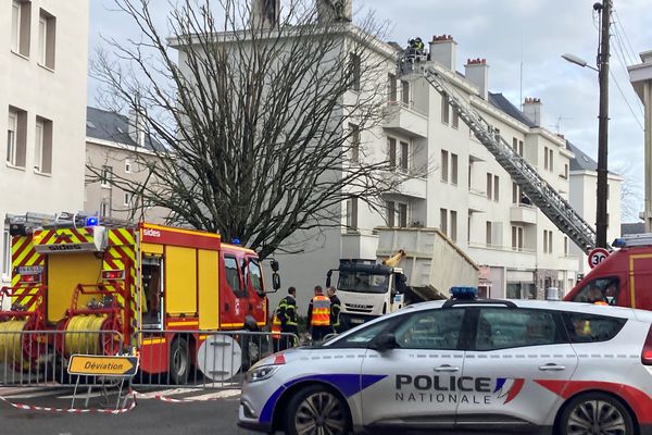 les pompiers en intervention à Saint-nazaire ce mercredi 14 férvier 2024 pour un incendie dans le centre-ville