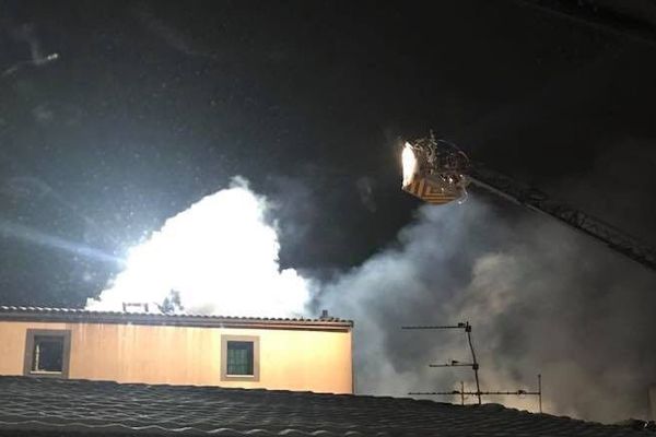 Dans la nuit de jeudi à vendredi 9 février, un important incendie s’est déclaré dans le centre-ville d’Aubière. Une femme a été grièvement blessée  et transportée au CHU de Clermont-Ferrand.