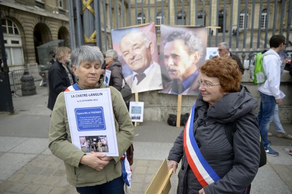 [Archives 17 mars 2014. Au tribunal de Paris, les soutiens de Mis et Thiennot, sont présents pour réclamer un procès en révision]. Ce 5 décembre 2024, le procès en révision de l'affaire Mis et Thiennot est annulé.