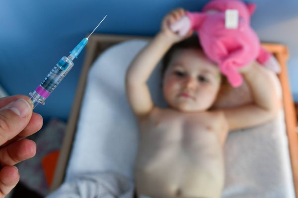 Contre la coqueluche, l'une des méthodes les plus efficaces est la vaccination des nourrissons.