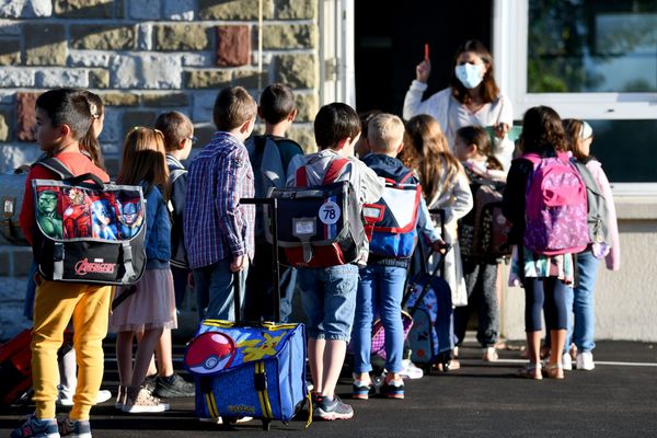 Le directeur académique de la Creuse a promis le recrutement d'une équipe de remplaçants pour permettre de rouvrir les classes de primaire sans professeurs