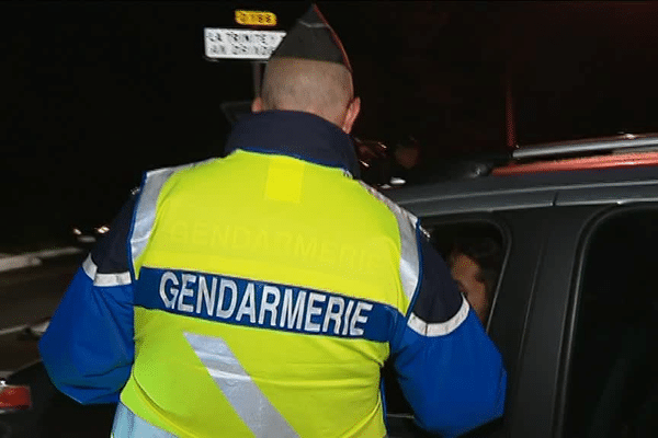 Pendant l'été, les gendarmes procèdent à de nombreux contrôles. 