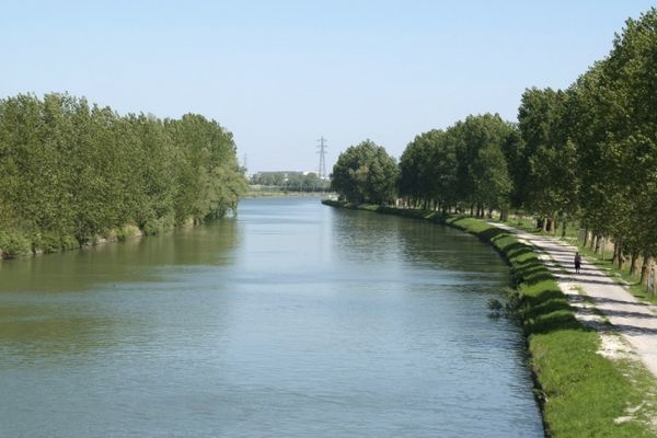 Le corps sans vie d'un migrant d'une quarantaine d'années a été repêché samedci 4 mai dans le canal de Bourbourg, reliant l'Aa au port de Dunkerque.