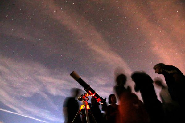 Chaque année, la Terre traverse les Perséides un essaim de météores constitué des débris d'une ancienne planète.