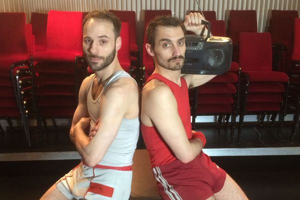 Le duo Poyo Rojo, au théâtre Antoine.