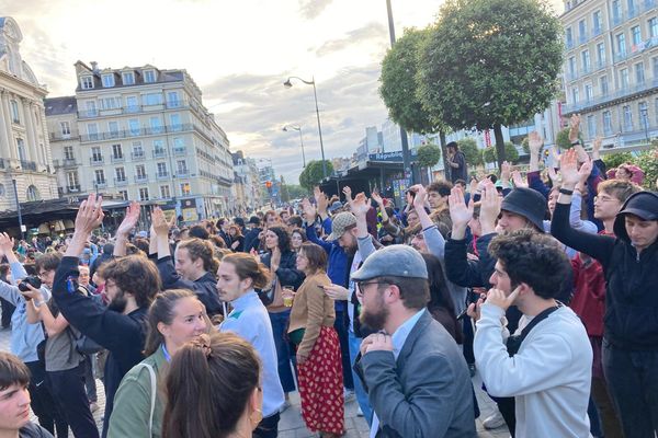 A l'annonce des résultats de de deuxième tour des législatives 2024, 750 personnes se sont rassemblées à Rennes.