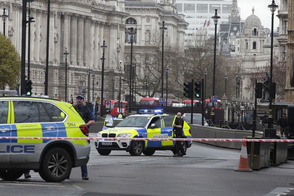 Le quartier londonien de Westminster bouclé par la police.