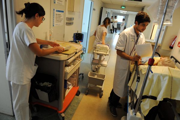 Quatre hôpitaux du Centre-Val de Loire ont déclenché le plan blanc face à l'afflux de malades de la grippe aux urgences (photo d'illustration).