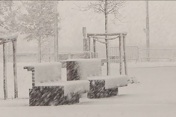 La neige à Niort en milieu de journée.