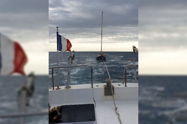 Lundi 12 août au matin, les gendarmes de la brigade nautique de Marseillan ont secouru deux plaisanciers en détresse.