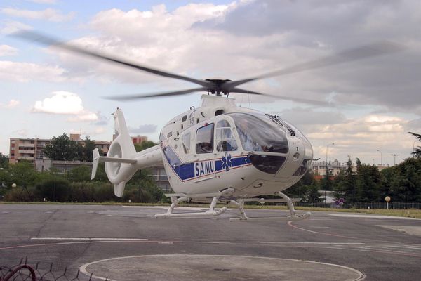 Un jeune cycliste, gravement blessé lors d'une chute, a été évacué par hélicoptère en direction d'un hôpital de Toulouse (Haute-Garonne).