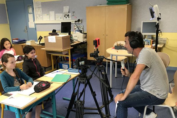 Anthony Marsais en tournage avec les enfants de l'école Grégoire Bordillon à Angers 