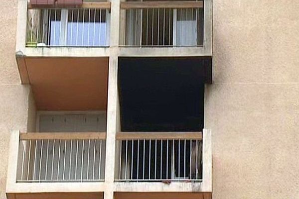 Perpignan - un immeuble victime d'un incendie - août 2015.