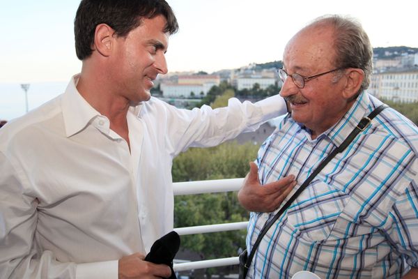 Georges Benedetti, homme politique socialiste du Gard et de Corse, avec Manuel Valls en 2011 à Bastia.