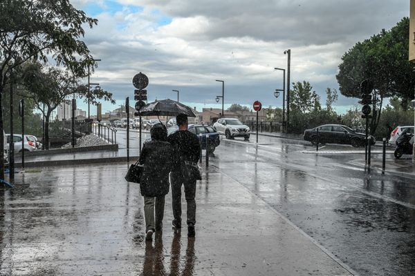 Des pluies diluviennes se sont déjà abattues sur Perpignan et sa région ce mardi 8 octobre dans les Pyrénées-Orientales.