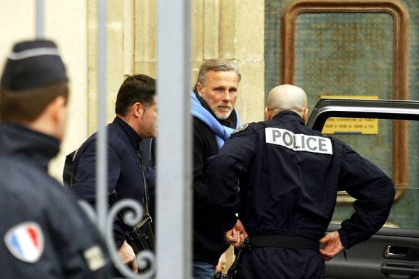 Présentation au tribunal de Tarascon de François Girard le commanditaire de l'assassinat du juge Michel, le 27 janvier 2004.