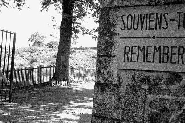 Oradour sur Glane (Limousin) Entrée du village martyr brûlé par une division SS le 10 juin 1944