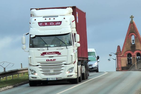 Des capteurs ont été installés dans le pont de Gagnac-sur-Garonne pour vérifier le poids des camions