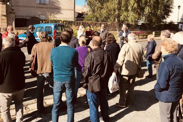 Environ 50 manifestants devant la sous-préfecture