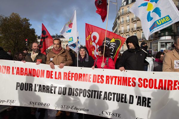 Réforme des rythmes scolaires : une manifestation contre, à Paris, le 14 novembre 2013