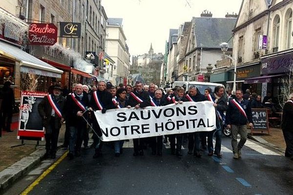 Manifestation des élus le samedi 13 décembre pour défendre l'hôpital public