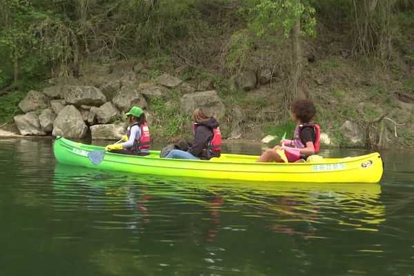 Ce samedi 22 avril 2023, opération sensibilisation à l'écologie et nettoyage des berges du Gardon par les participants de  "Gardons le Gardon propre".