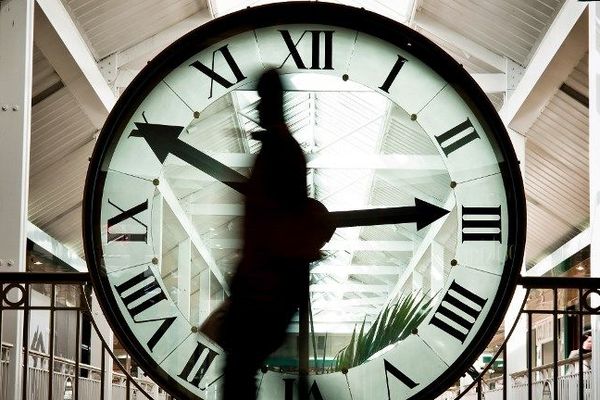 Horloge dans un centre commercial de Dijon (Archive)