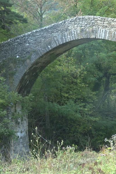 Le pont du coq, à La Brigue.