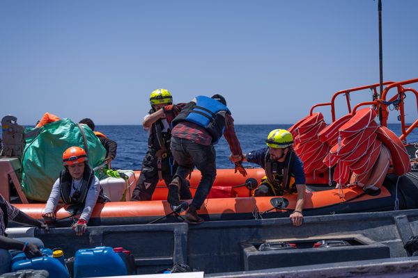 Le navire ambulance "Ocean Viking " qui opère pour l'association SOS Méditerranée annonce avoir sauvé 64 personnes en mer, au large des côtes Libyennes.