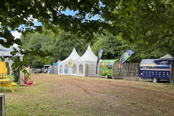 La "Place des Chefs" est bien vide en ce vendredi matin sur les Eurockéennes.