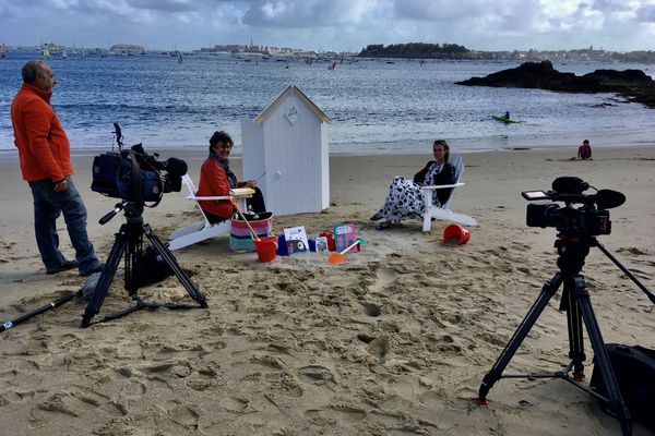 La cabine de pages, premier numéro avec la romancière Aurélie Valognes à Dinard sur la côte d'Emeraude