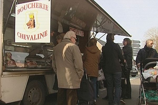 Une boucherie chevaline ce mardi matin sur le marché de Courseulles-sur-Mer