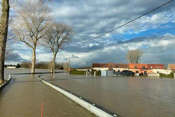 La commune de Merville, très touchée par la montée des eaux.