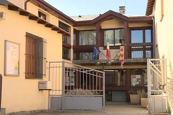 La mairie d'Estavar, en Cerdagne, fait partie des 205 communes catalanes qui ne pourront plus délivrer de carte d'identité.