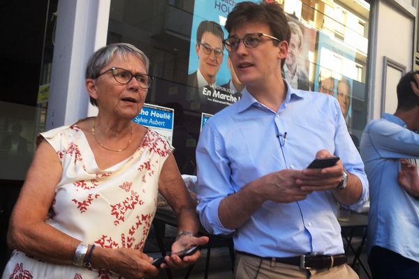 Sacha Houlié succède à la socialiste Catherine Coutelle, qui l'a activement soutenu pendant toute la campagne.