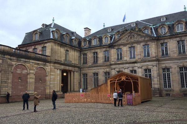 Une crèche vivante dans la cour du Palais des Rohans à Strasbourg, mais seulement les samedis et dimanches de 14h et 18h