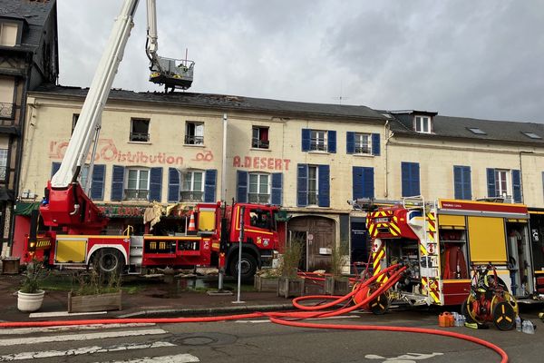 Un important incendie a eu lieu, mardi 6 février 2024, à Évreux (Eure).