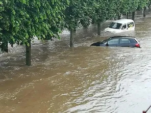 Vimoutiers (Orne) sous l'eau, ce jeudi 2 mai 2024 au matin.