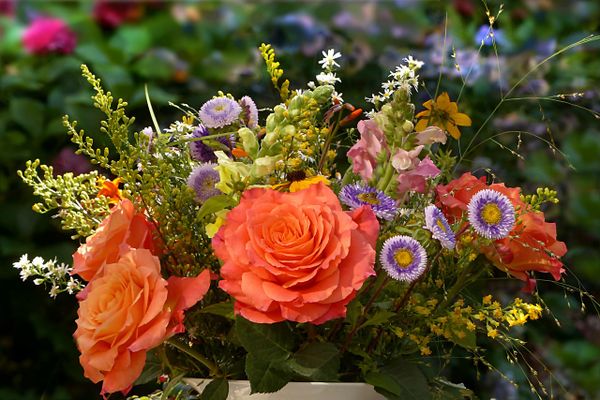 L'agresseuse s'était cachée derrière un bouquet de fleurs pour se faire ouvrir le domicile de sa victime.