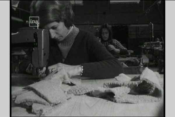  Ouvrière d'une usine de confection à Loches en Touraine dans les années 1975