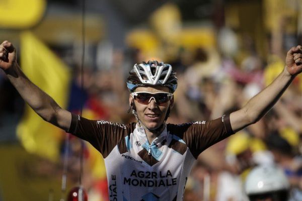 Le cycliste auvergnat Romain Bardet a remporté la 18ème étape du Tour de France 2015 entre Gap et Saint-Jean-de-Maurienne, le 23 juillet 2015.