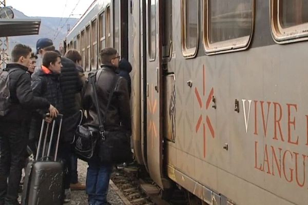 Le train de l'Aubrac, une liaison menacée qui relie Béziers à Clermont-Ferrand via Neussargues 