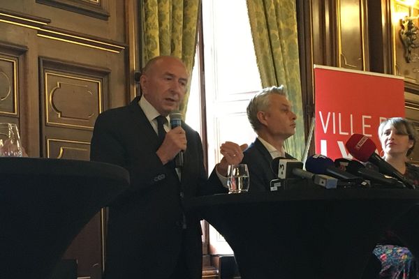 Gérard Collomb a pris la parole face à la presse.