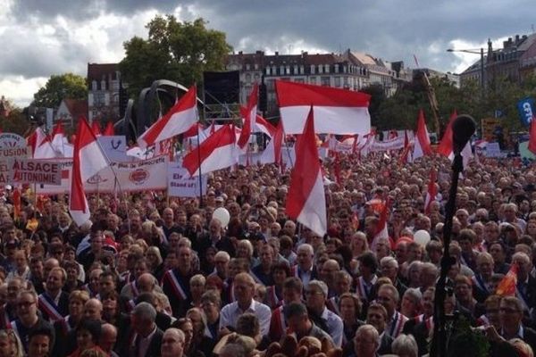 Une grande manifestation a rassemblée les opposants à la fusion de l'Alsace le 11 octobre dernier.