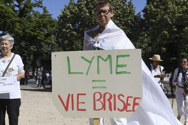 Des malades de Lyme à Paris le 3 juillet 2019.