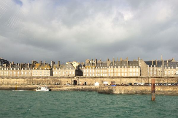 Saint-Malo dans le gris