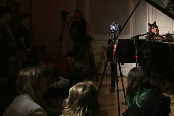 Le groupe folk Heart of Wolves en concert privé dans un appartement de Montpellier (34).