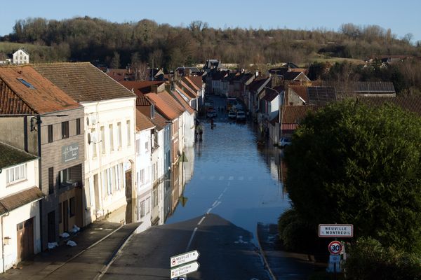 Neuvile-sous-Montreuil sous les eaux lors de la première vague d'inondation dans le Pas-de-Calais en novembre